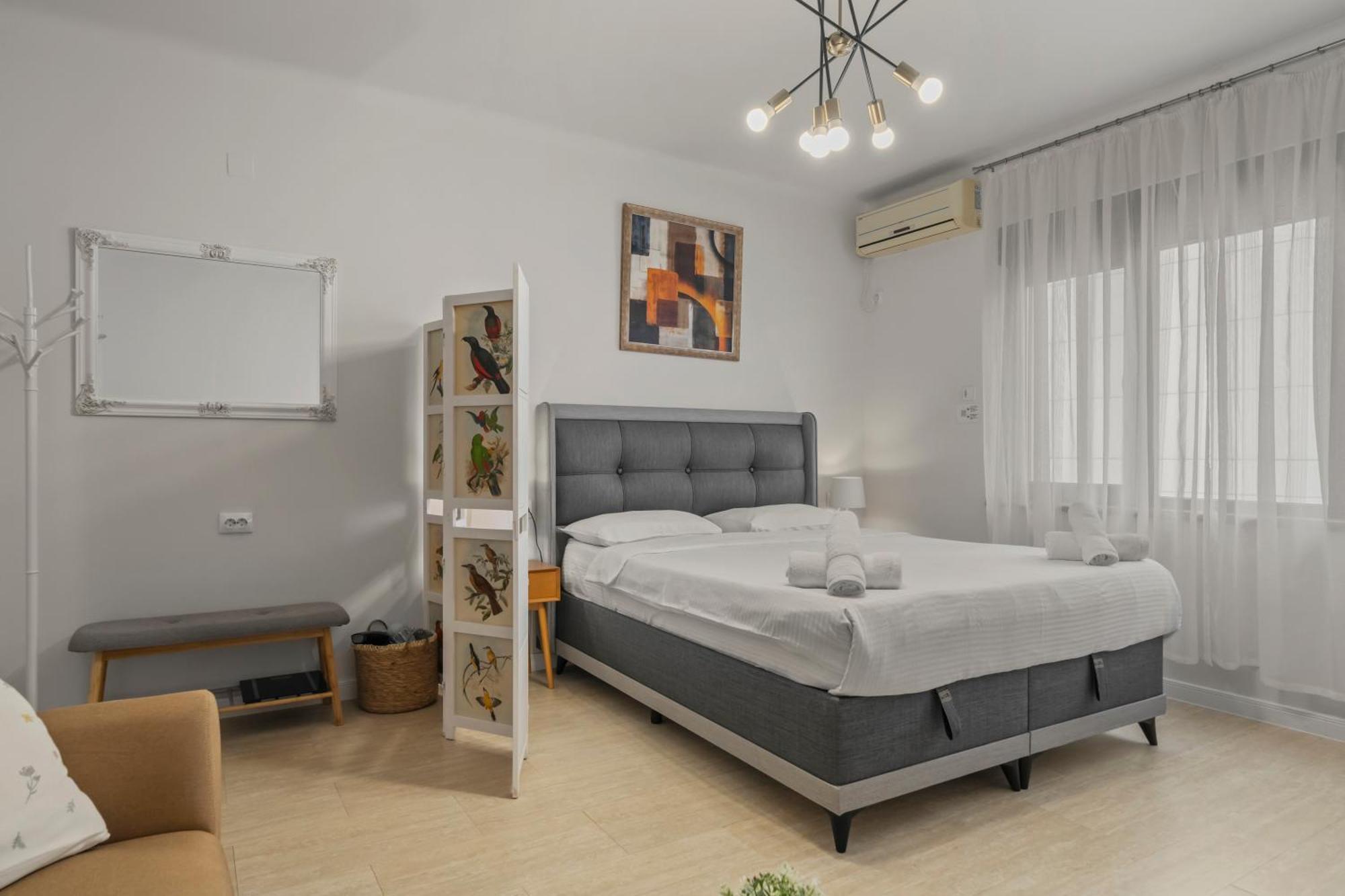 Upscale Studio, Walking Distance From The Old Town Bucarest Exterior foto