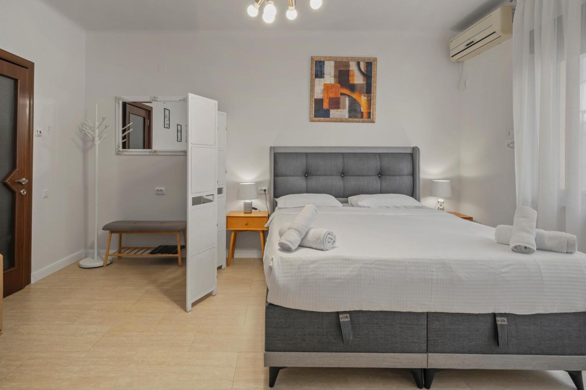 Upscale Studio, Walking Distance From The Old Town Bucarest Exterior foto